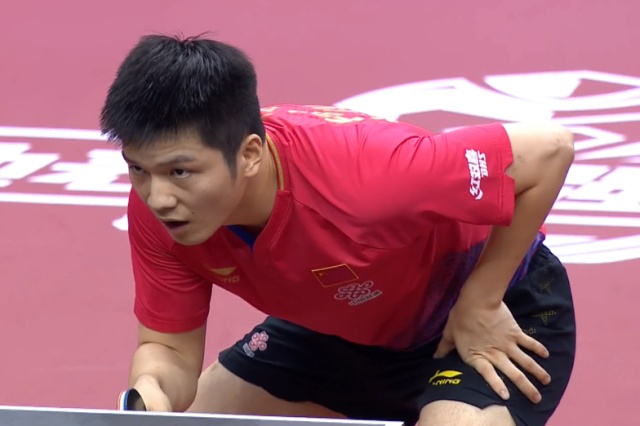 西蒙斯的身 西蒙斯的身