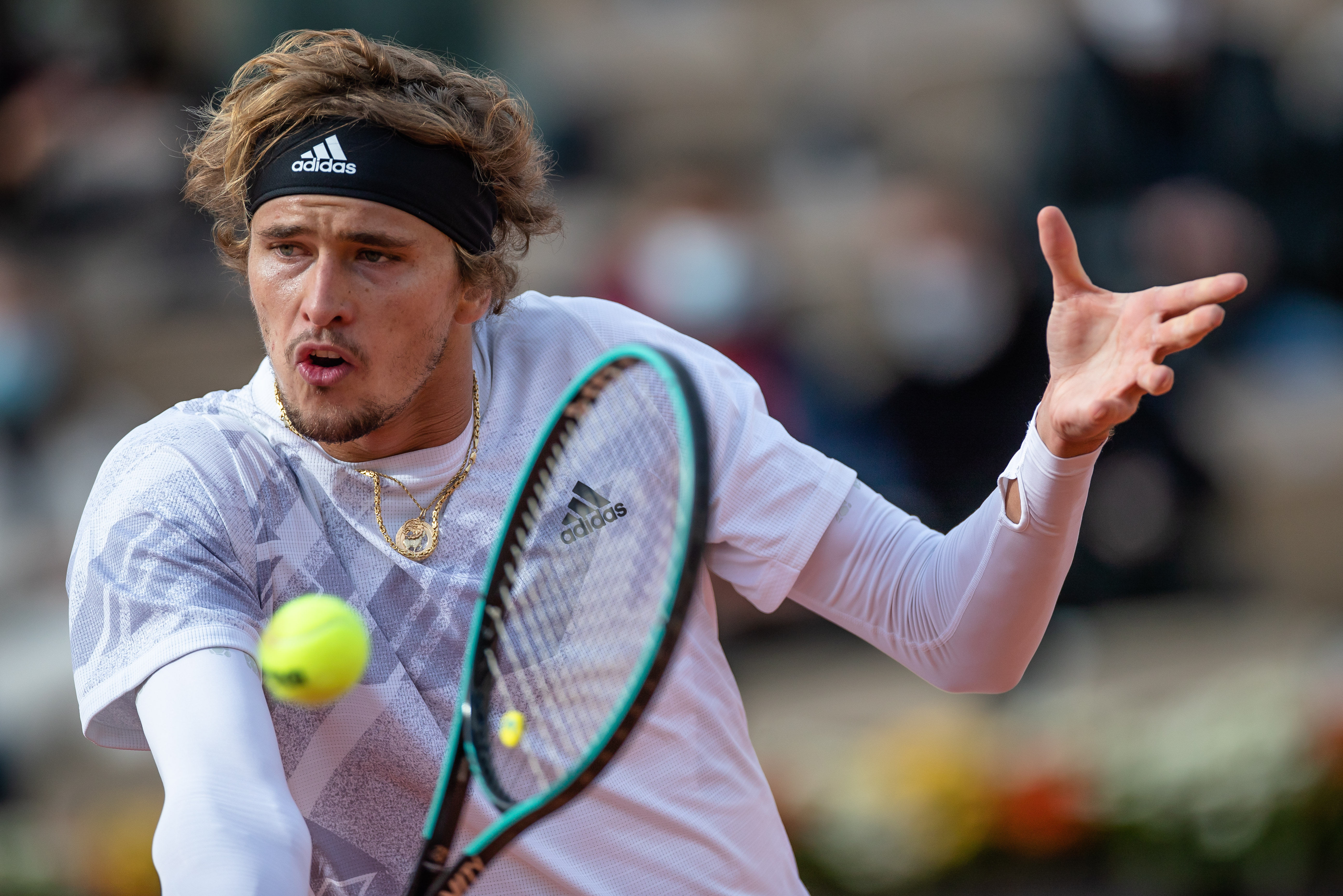 他都展现出 他都展现出